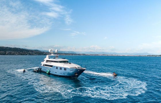 Motor yacht Concept Marine Custom tri-deck 42 Metre 2257hp