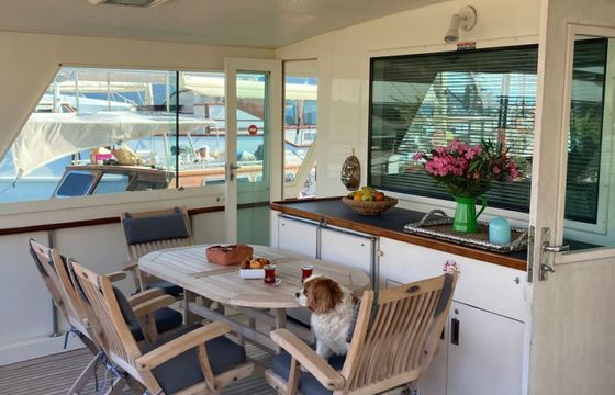 Motorboat Hatteras 65