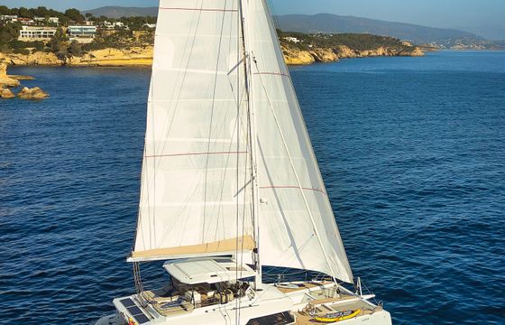 Catamaran Fountaine Pajot Alegria 67 20.5m