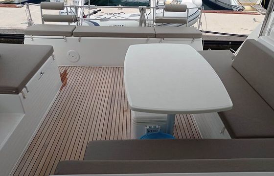 Catamaran Lagoon-Bénéteau Lagoon 40 - 4 + 2 cab  11.74m