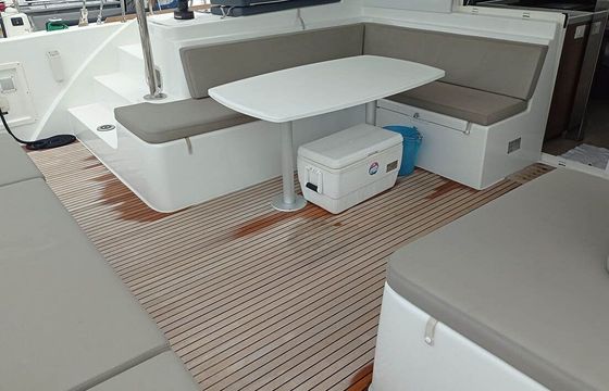 Catamaran Lagoon-Bénéteau Lagoon 40 - 4 + 2 cab  11.74m