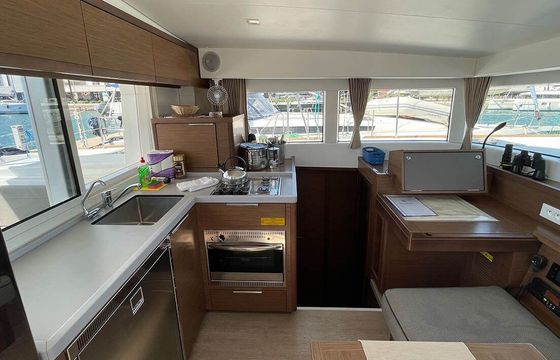 Catamaran Lagoon-Bénéteau Lagoon 40 - 4 + 2 cab  11.74m