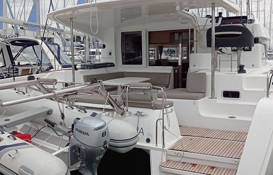 Catamaran Lagoon-Bénéteau Lagoon 40 - 4 + 2 cab  11.74m