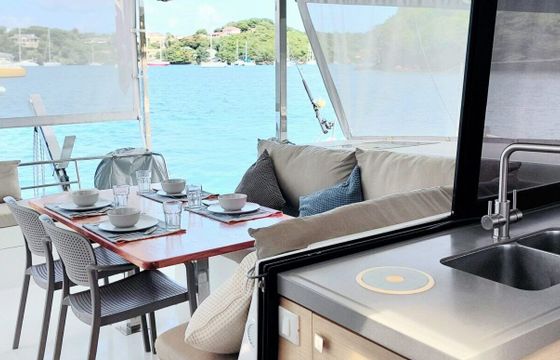 Catamaran Fountaine Pajot Lucia 40 12m