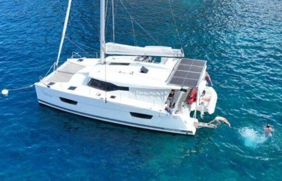 Catamaran Fountaine Pajot Lucia 40 12m