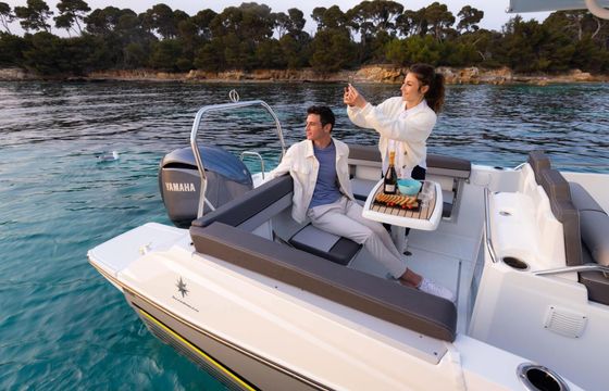 Motorboat Jeanneau Cap Camarat 7.5 CC 300hp