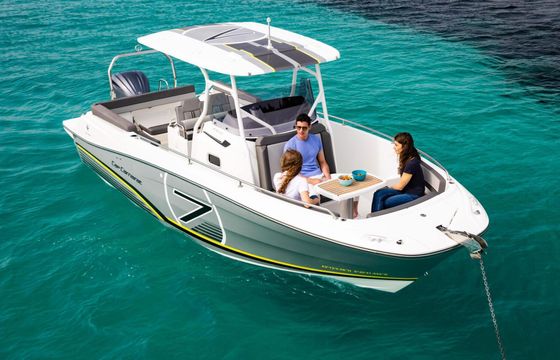 Motorboat Jeanneau Cap Camarat 7.5 CC 300hp