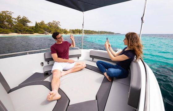 Motorboat Jeanneau Cap Camarat 7.5 CC 300hp