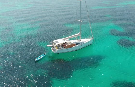 Sailboat Beneteau Oceanis 40 12.24m