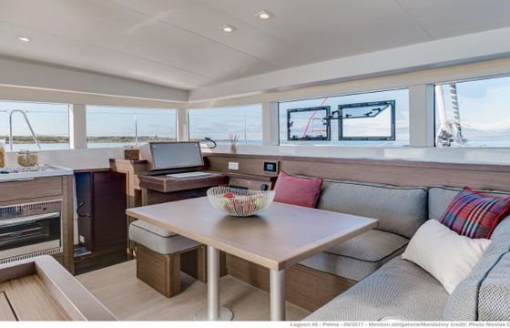 Catamaran Lagoon-Bénéteau Lagoon 40 - 4 + 2 cab 11m