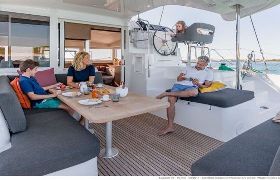 Catamaran Lagoon-Bénéteau Lagoon 40 - 4 + 2 cab 11m