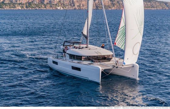 Catamaran Lagoon-Bénéteau Lagoon 40 - 4 + 2 cab 11m
