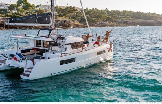 Catamaran Lagoon-Bénéteau Lagoon 40 - 4 + 2 cab 11m