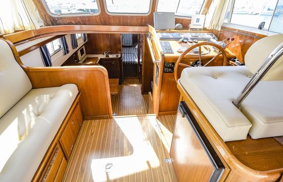 Motorboat MENORQUIN 100 380hp