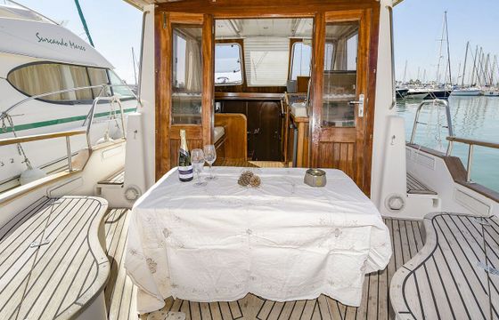 Motorboat MENORQUIN 100 380hp