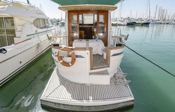 Motorboat MENORQUIN 100 380hp
