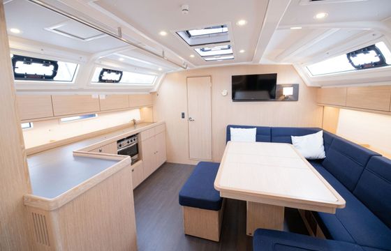 Sailboat Bavaria Cruiser 46 14.32m