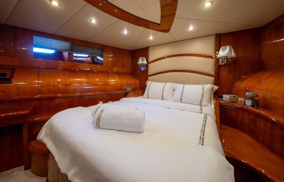 Motor yacht Coral 2008