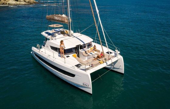 Catamaran Bali 4.2 A/C-GEN &amp; WM 12m