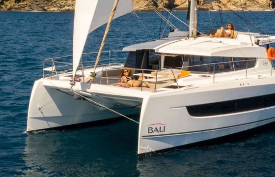 Catamaran Bali 4.2 A/C-GEN &amp; WM 12m