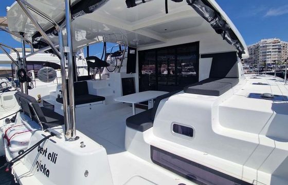 Catamaran Lagoon-Bénéteau Lagoon 42 - 4 + 2 cab. 12m