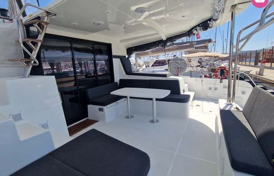 Catamaran Lagoon-Bénéteau Lagoon 42 - 4 + 2 cab. 12m