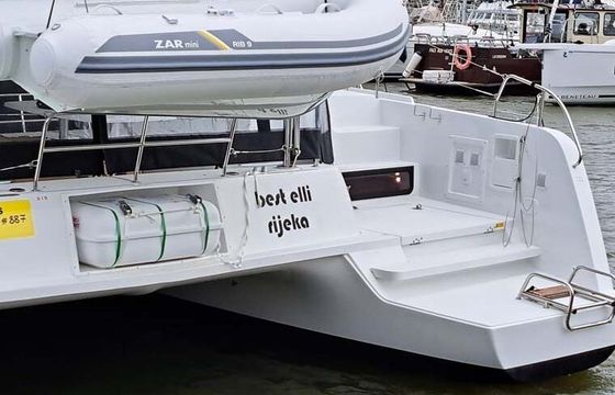 Catamaran Lagoon-Bénéteau Lagoon 42 - 4 + 2 cab. 12m