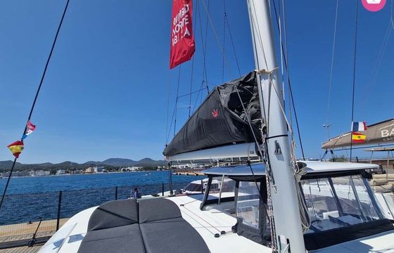 Catamaran Lagoon-Bénéteau Lagoon 42 - 4 + 2 cab. 12m