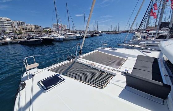 Catamaran Lagoon-Bénéteau Lagoon 42 - 4 + 2 cab. 12m