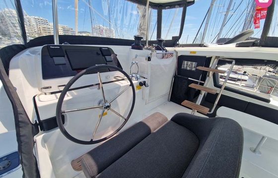 Catamaran Lagoon-Bénéteau Lagoon 42 - 4 + 2 cab. 12m