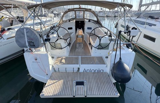 Sailboat JEANNEAU SUN ODYSSEY 349 10.34m