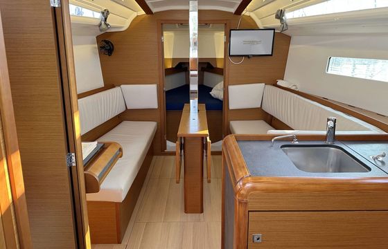 Sailboat JEANNEAU SUN ODYSSEY 349 10.34m