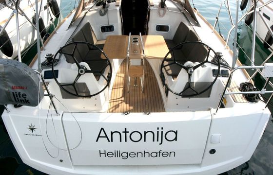 Sailboat JEANNEAU SUN ODYSSEY 349 10.34m