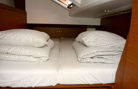 Sailboat JEANNEAU SUN ODYSSEY 349 10.34m