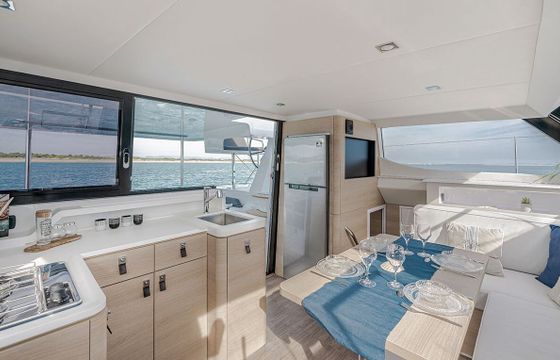 Catamaran Aventura AV 37 10m
