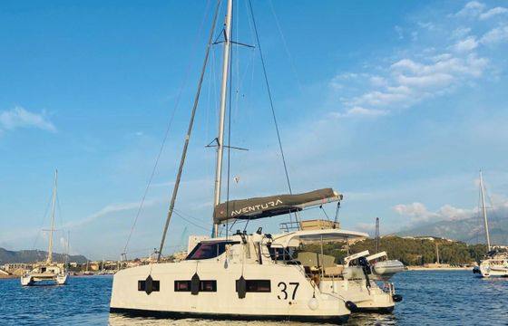 Catamaran Aventura AV 37 10m