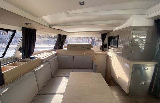 Catamaran Fountaine Pajot Astréa 42 12.58m