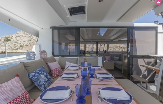 Catamaran Fountaine Pajot Astréa 42 12.58m
