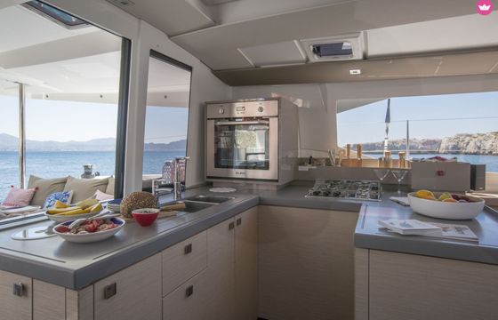Catamaran Fountaine Pajot Astréa 42 12.58m