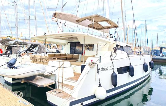 Catamaran Fountaine Pajot Astréa 42 12.58m