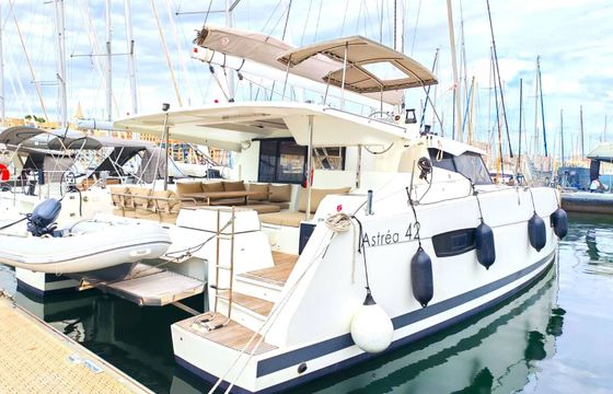 Catamaran Fountaine Pajot Astréa 42 12.58m