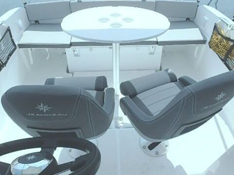 Motorboat Jeanneau Cap Camarat 5.5 Cc 100hp