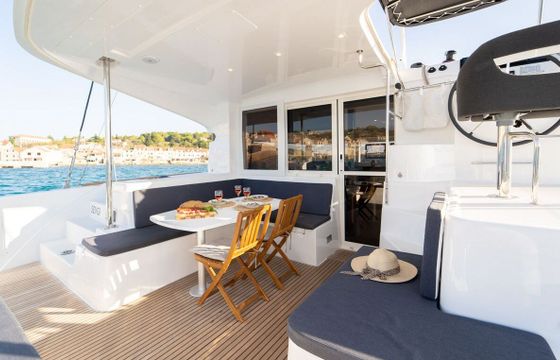Catamaran Lagoon-Bénéteau Lagoon 40 - 4 + 2 cab 11m