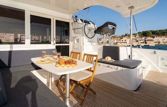 Catamaran Lagoon-Bénéteau Lagoon 40 - 4 + 2 cab 11m