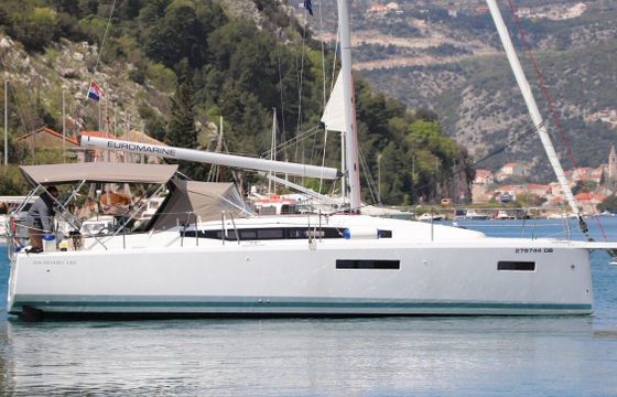 Sailboat Jeanneau Sun Odyssey 380 11m
