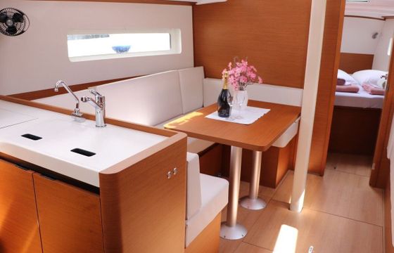 Sailboat Jeanneau Sun Odyssey 380 11m