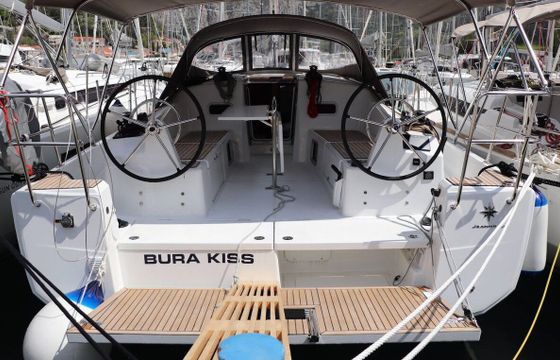 Sailboat Jeanneau Sun Odyssey 380 11m