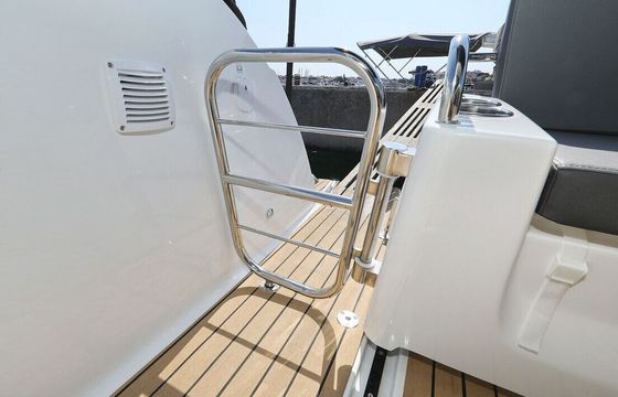 Motorboat Antares 9 OB 400hp