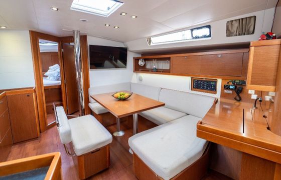 Sailboat Beneteau Oceanis 45 13.85m