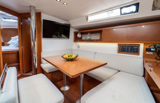 Sailboat Beneteau Oceanis 45 13.85m